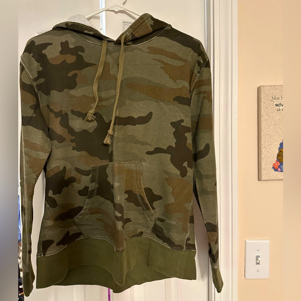 CLEANOUT- MAKE AN OFFER!  J.Crew vintage fleece camo hoodie- size small